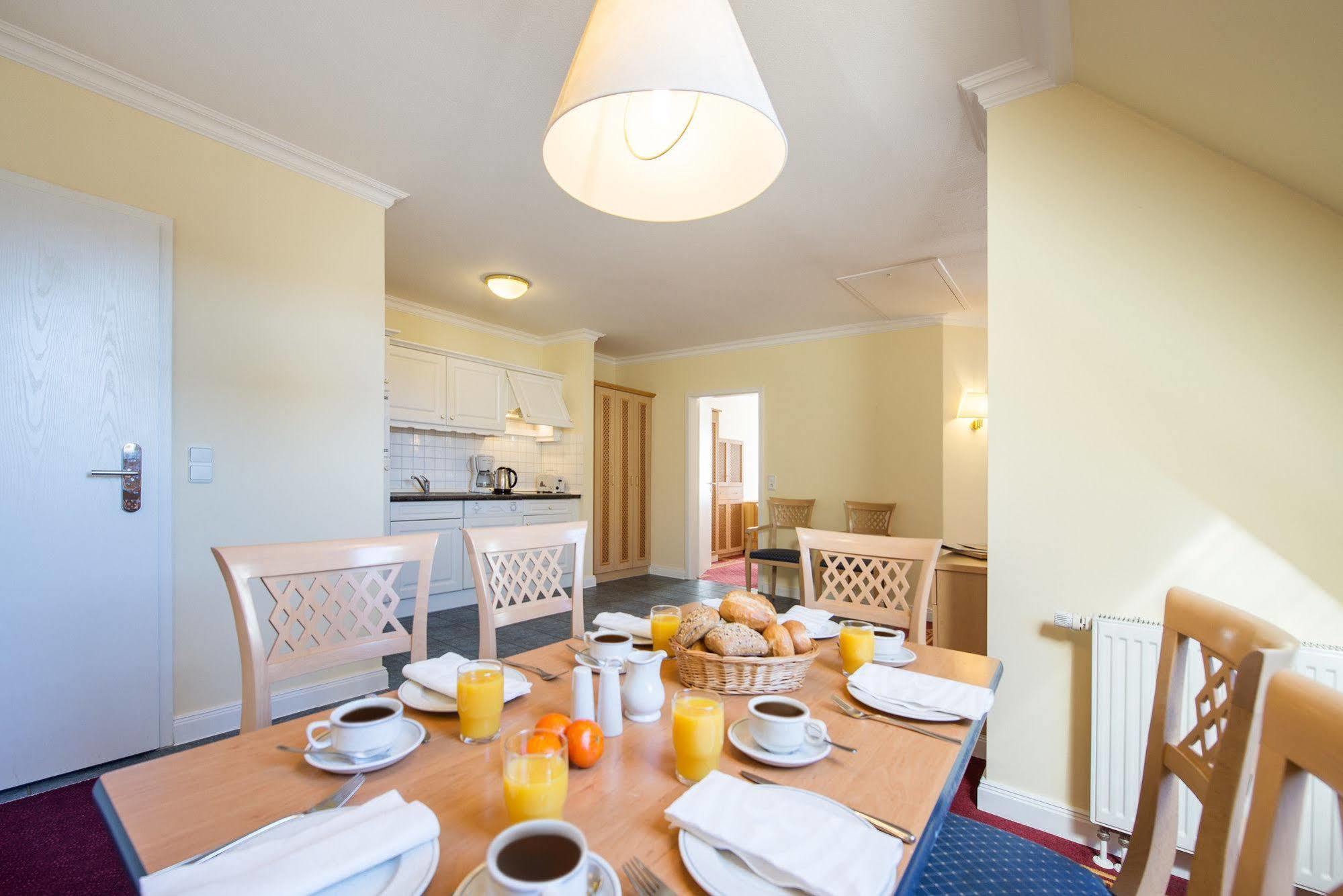 Aparthotel Kuehlungsborn, Villa Am Konzertgarten ภายนอก รูปภาพ