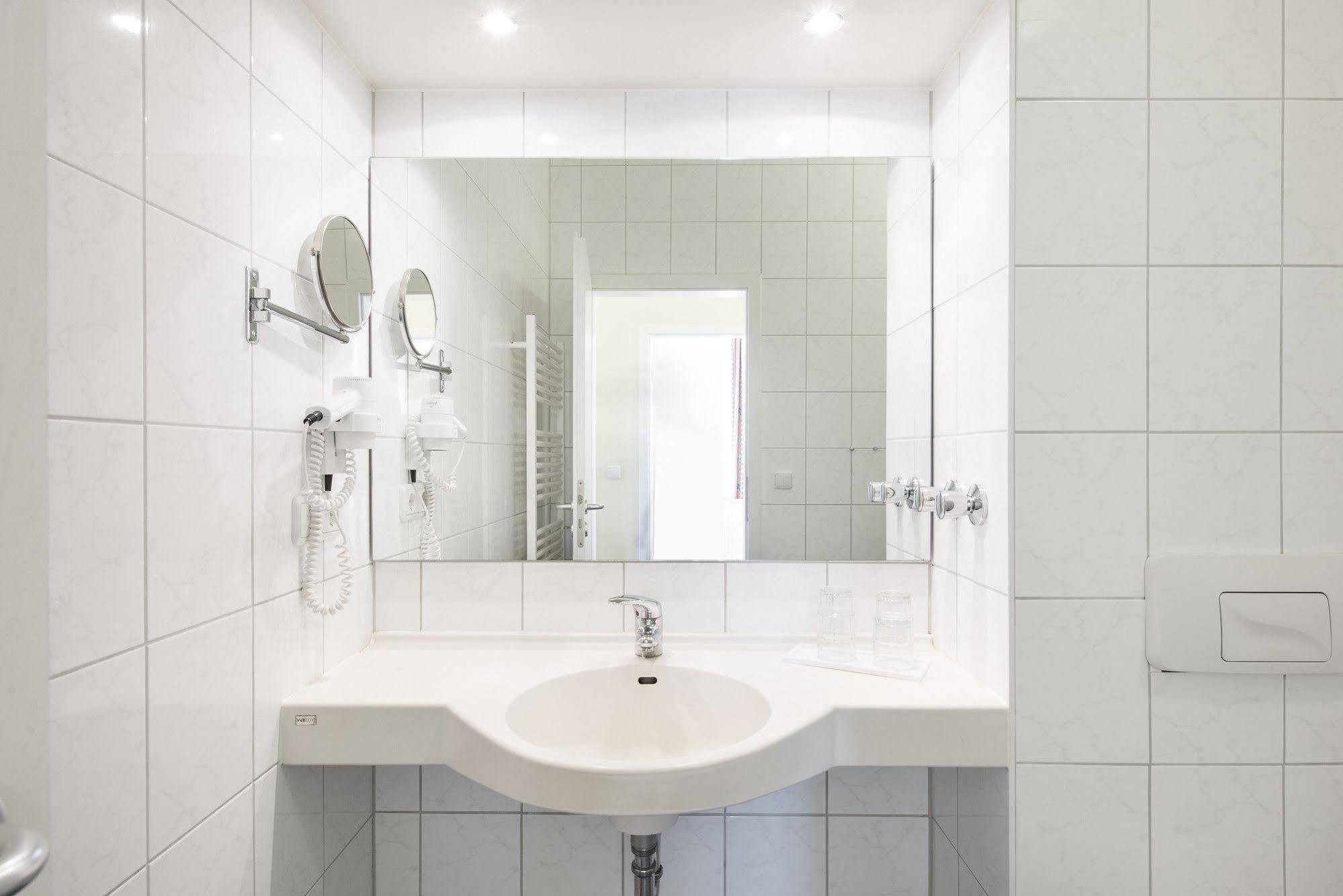 Aparthotel Kuehlungsborn, Villa Am Konzertgarten ภายนอก รูปภาพ